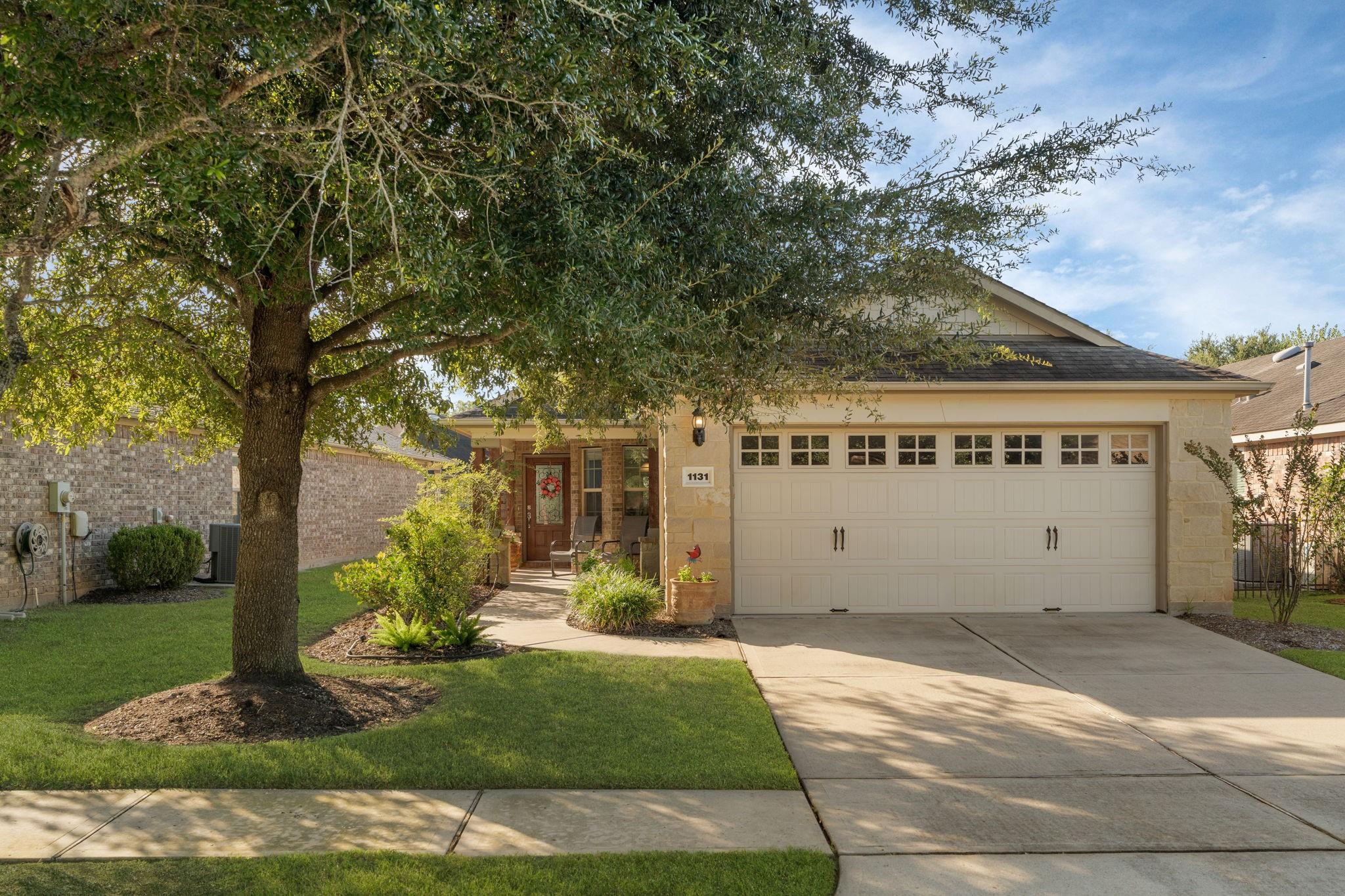 1131 Oleander Way — photo