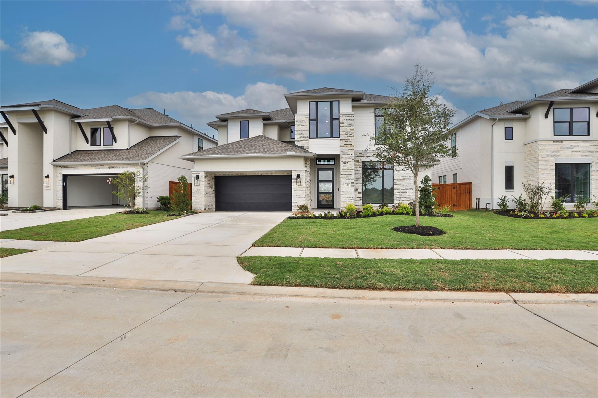 1101 River Rock Circle — photo