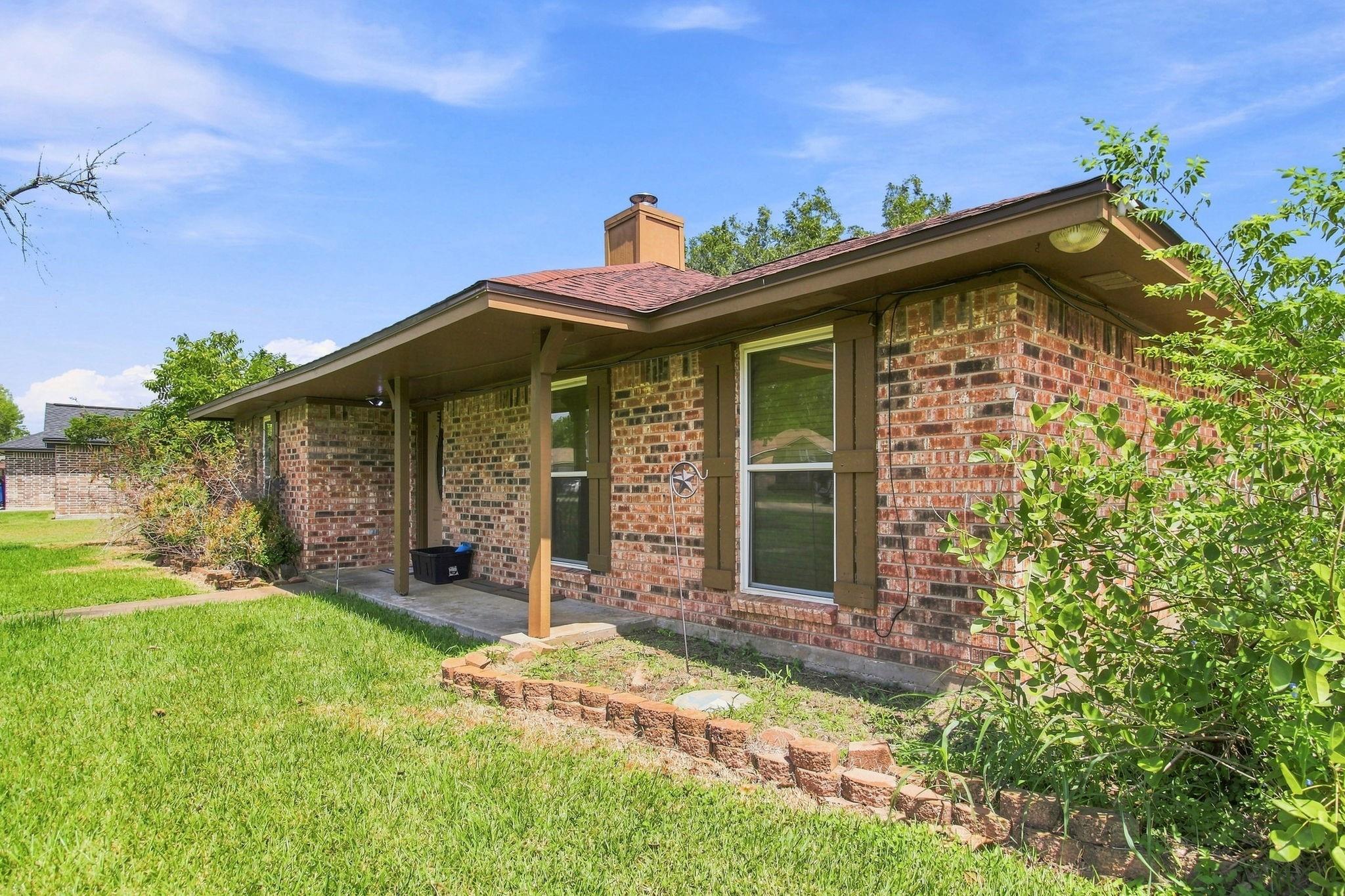 6104 fox ridge dr, ANGLETON TX 77515 — photo 3