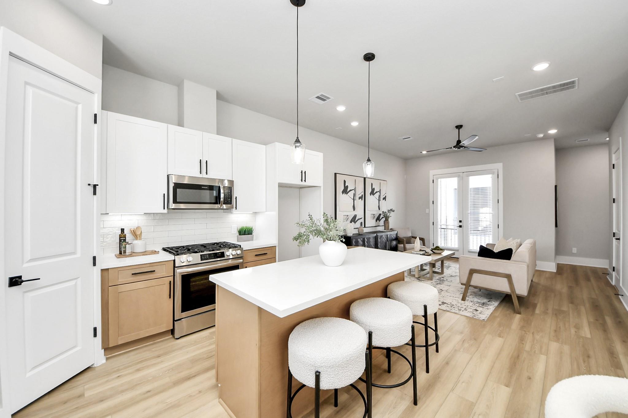 1104 Mansfield Street E — photo