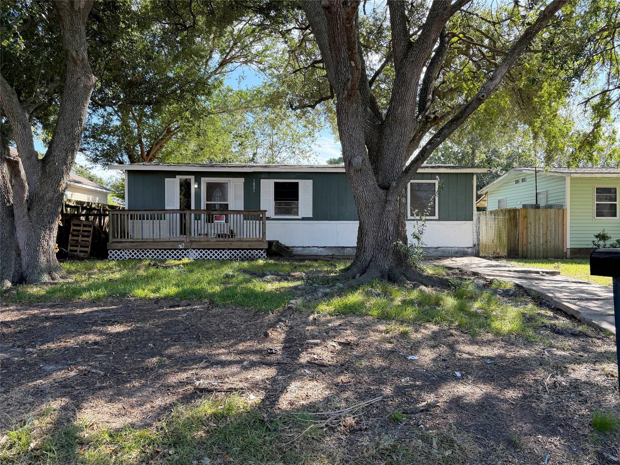 1821 Oriole Drive — photo