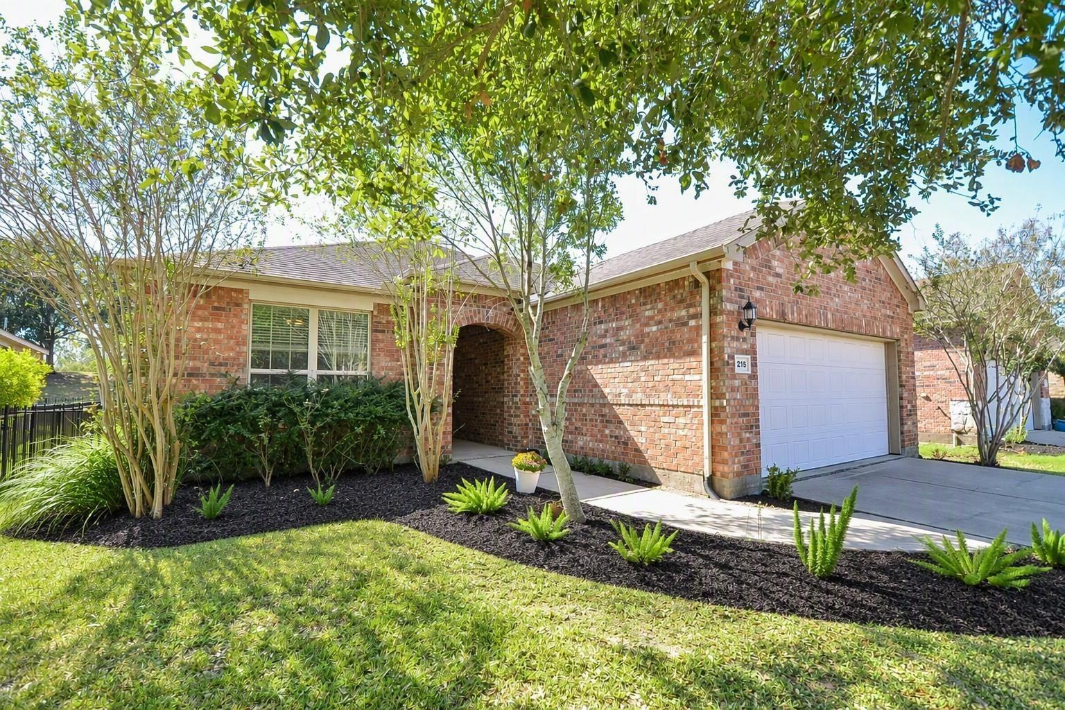 1215 Majestic Oak — photo