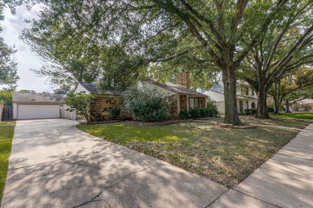 8214 Pine Falls Drive — photo