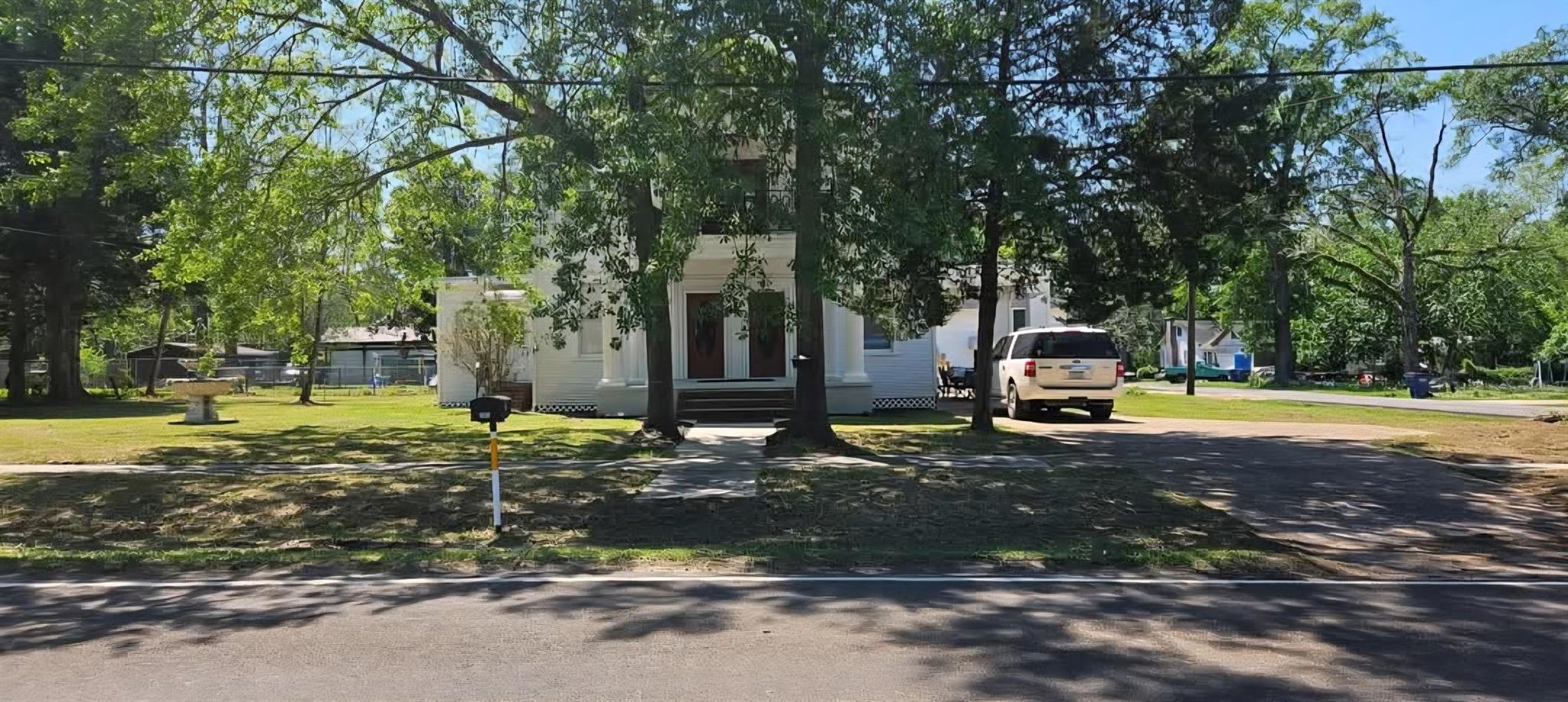 305 W Main Street — photo