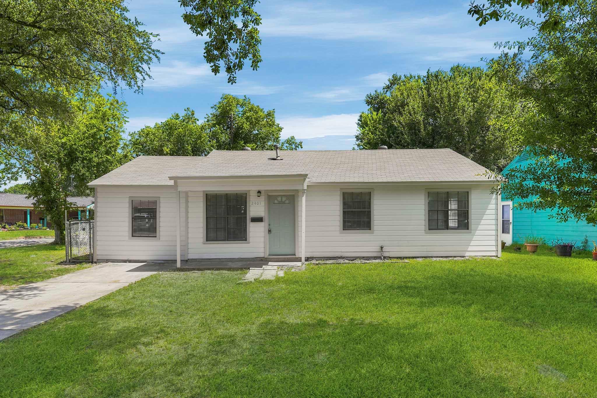 2401 Windsor Lane — photo