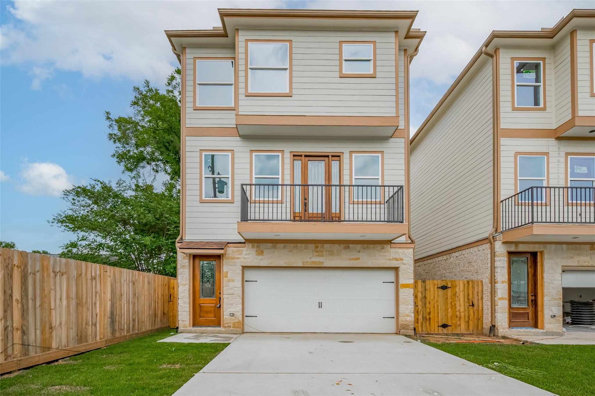 2206 Hoskins Drive — photo