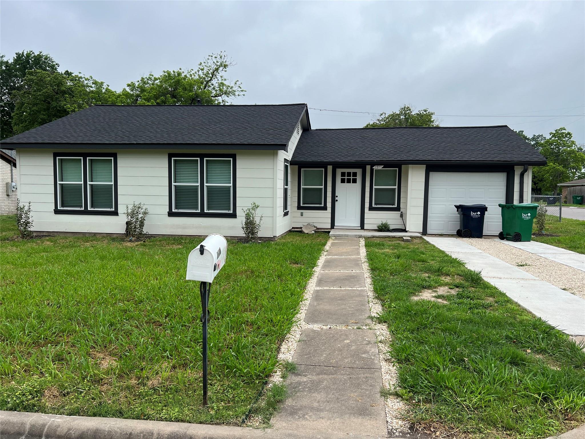 1311 Higgins Street — photo