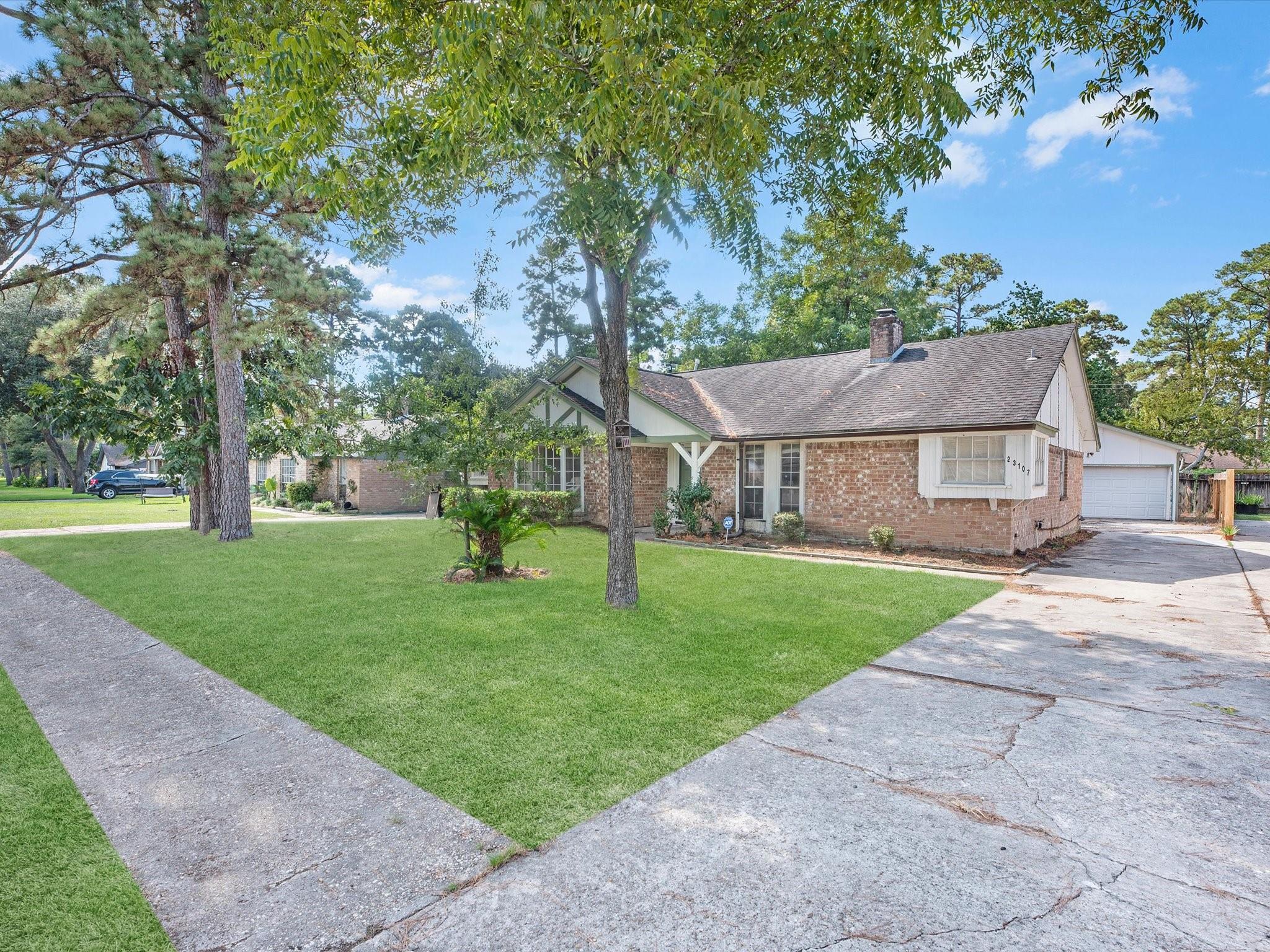 23107 Canyon Lake Drive — photo