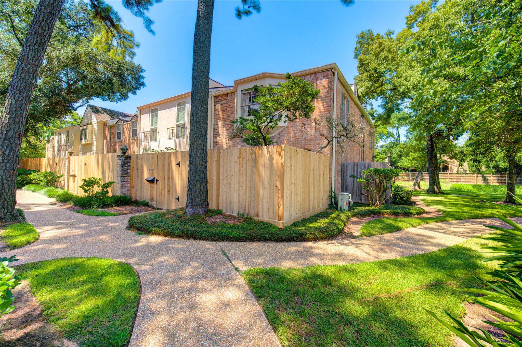 939 Wax Myrtle Lane — photo