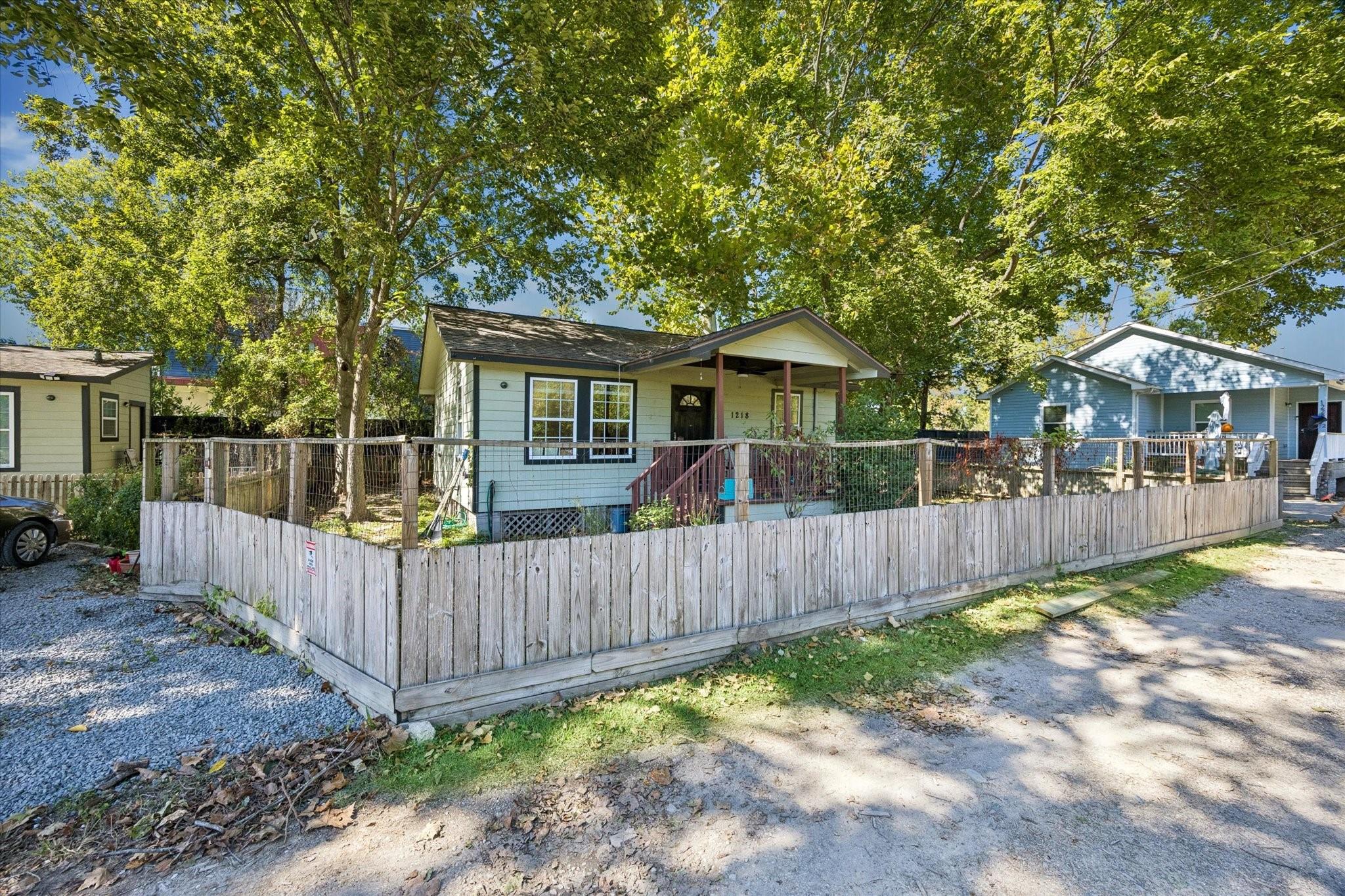 1218 & 1216 Paul Quinn Street — photo