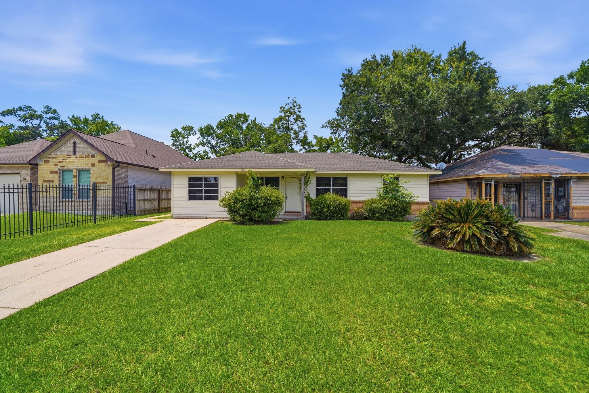 7305 Yoe Street — photo