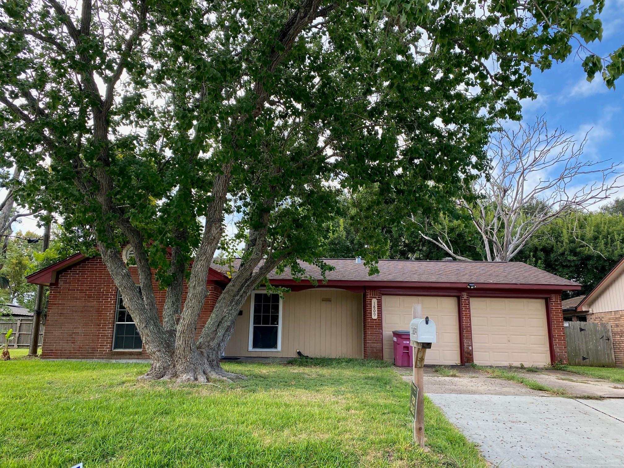 1809 W 8th Street — photo