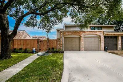 811 Bayou River Drive — photo