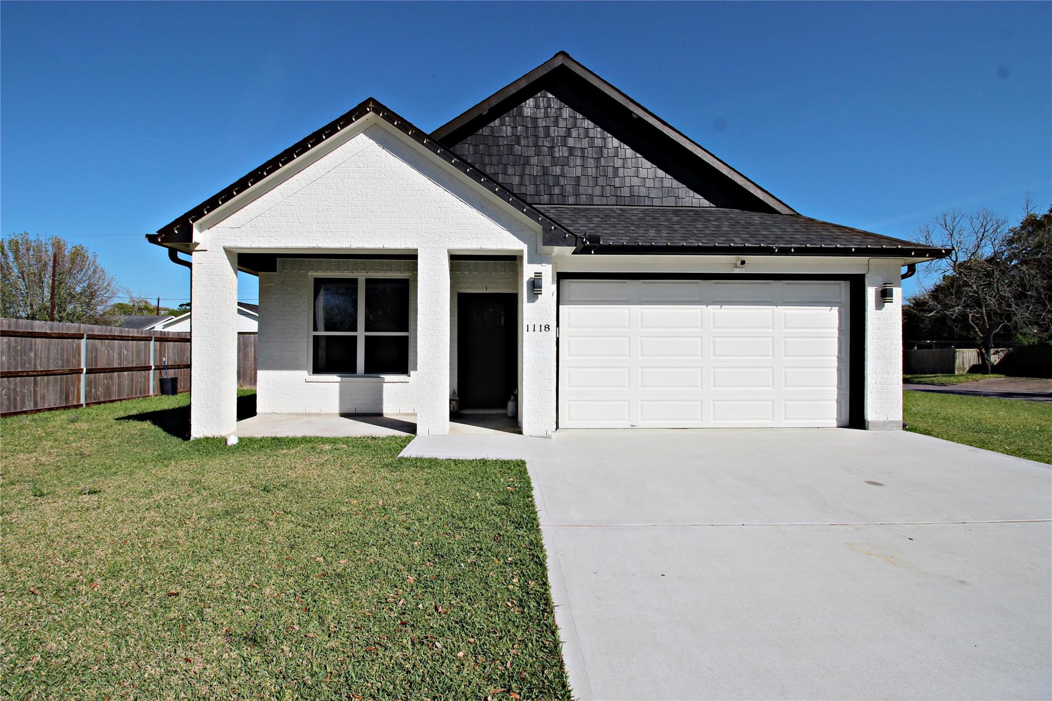 1118 N Shepherd Drive — photo
