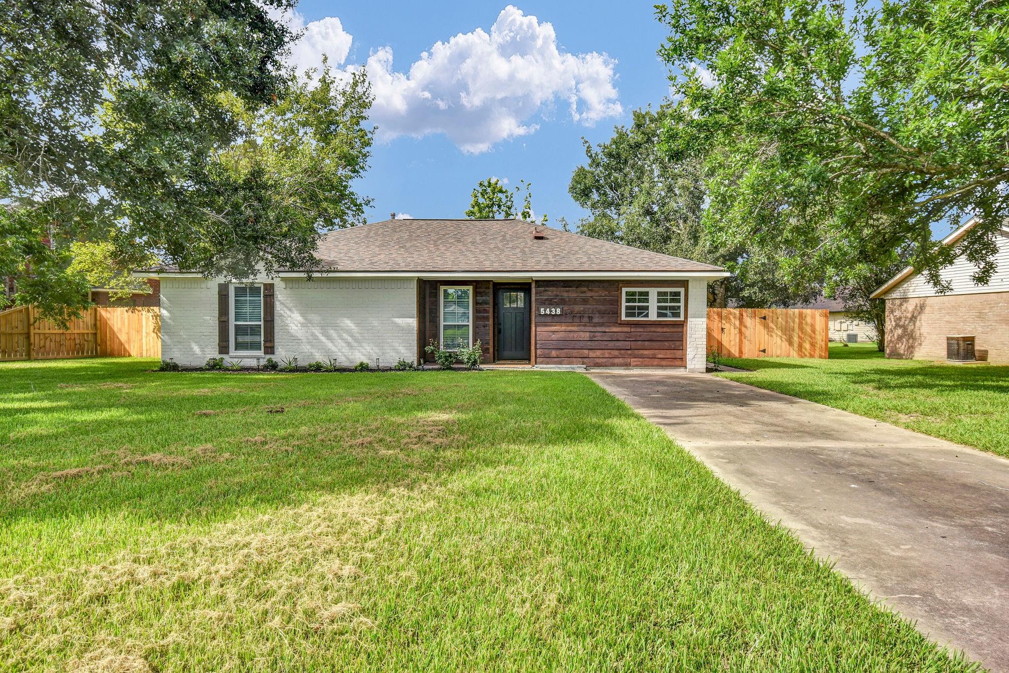 5438 Novak Court — photo