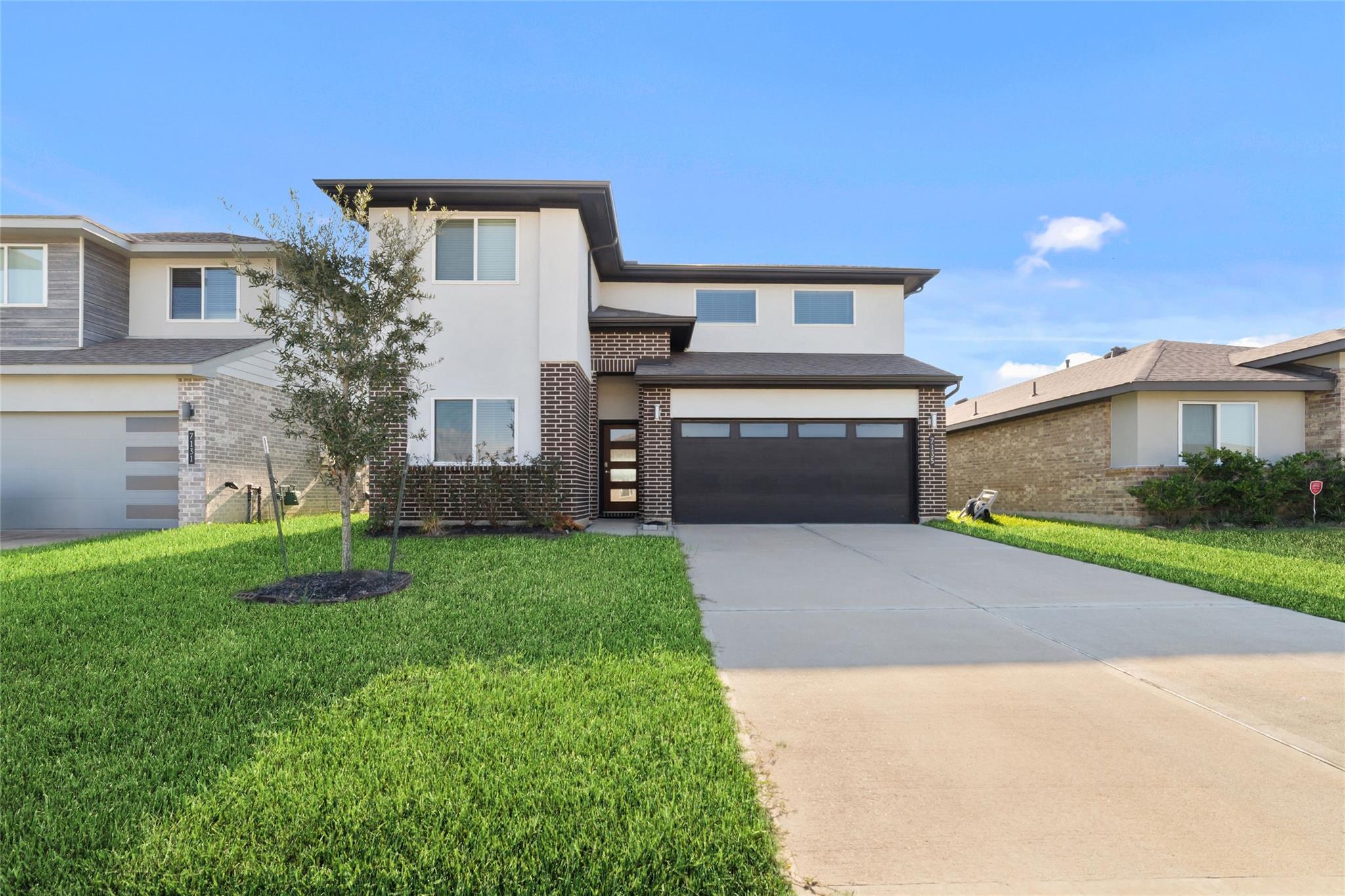 7135 Colwyn Bay Trail — photo