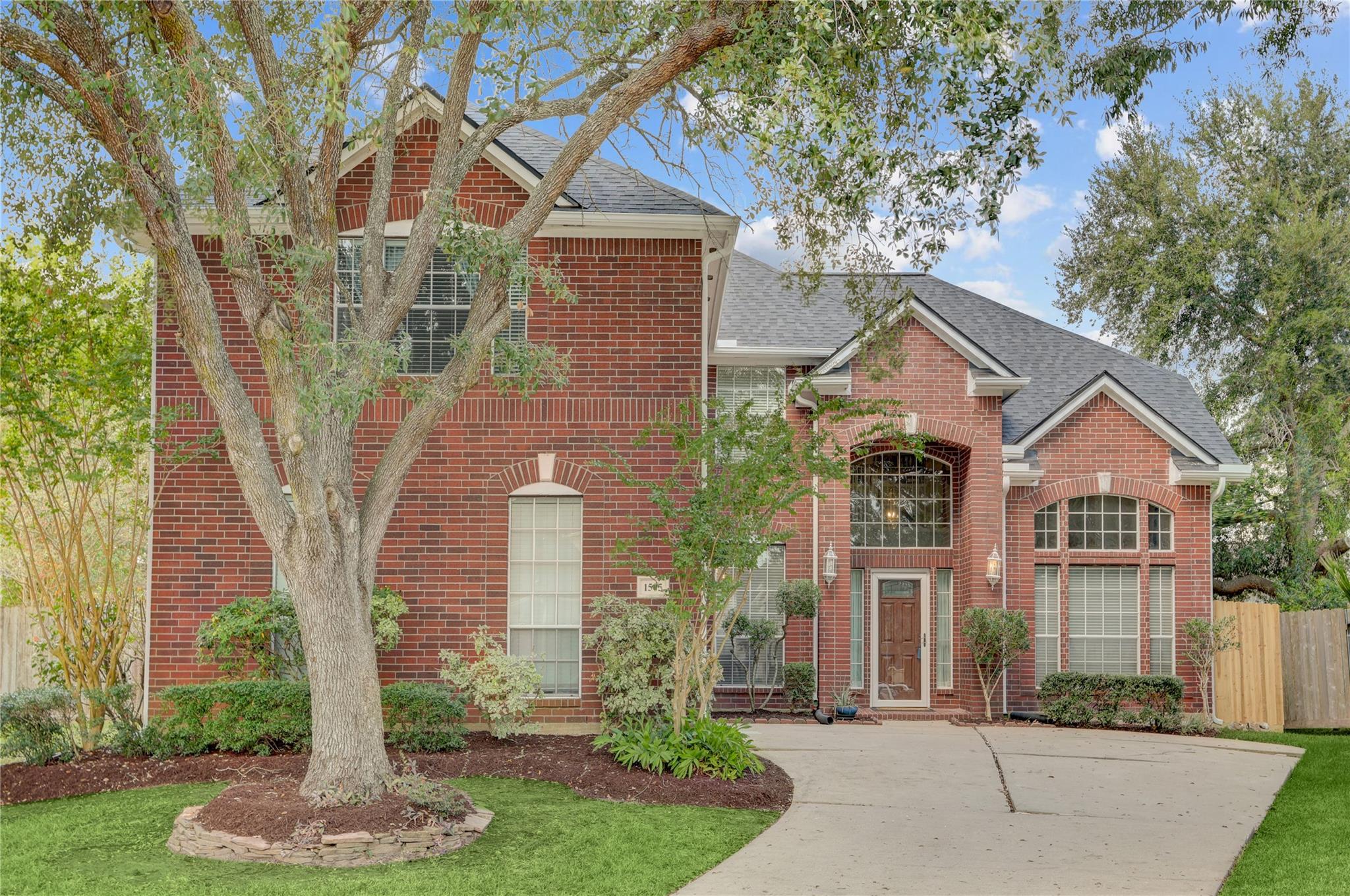 1505 Maple Leaf Court — photo