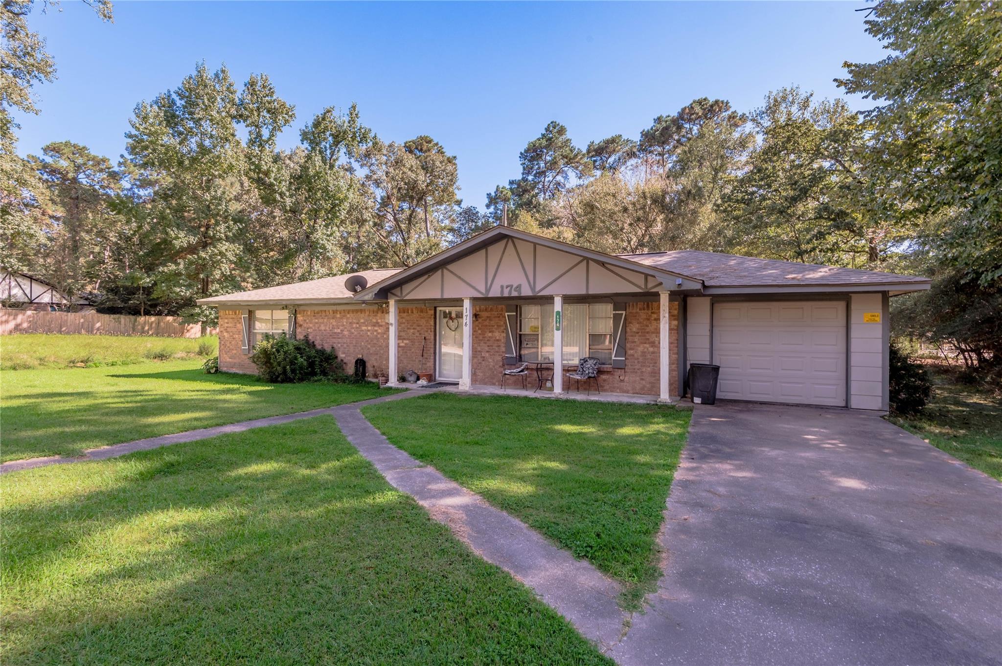 174 E Westwood Drive E, Trinity, TX 75862 — photo 2