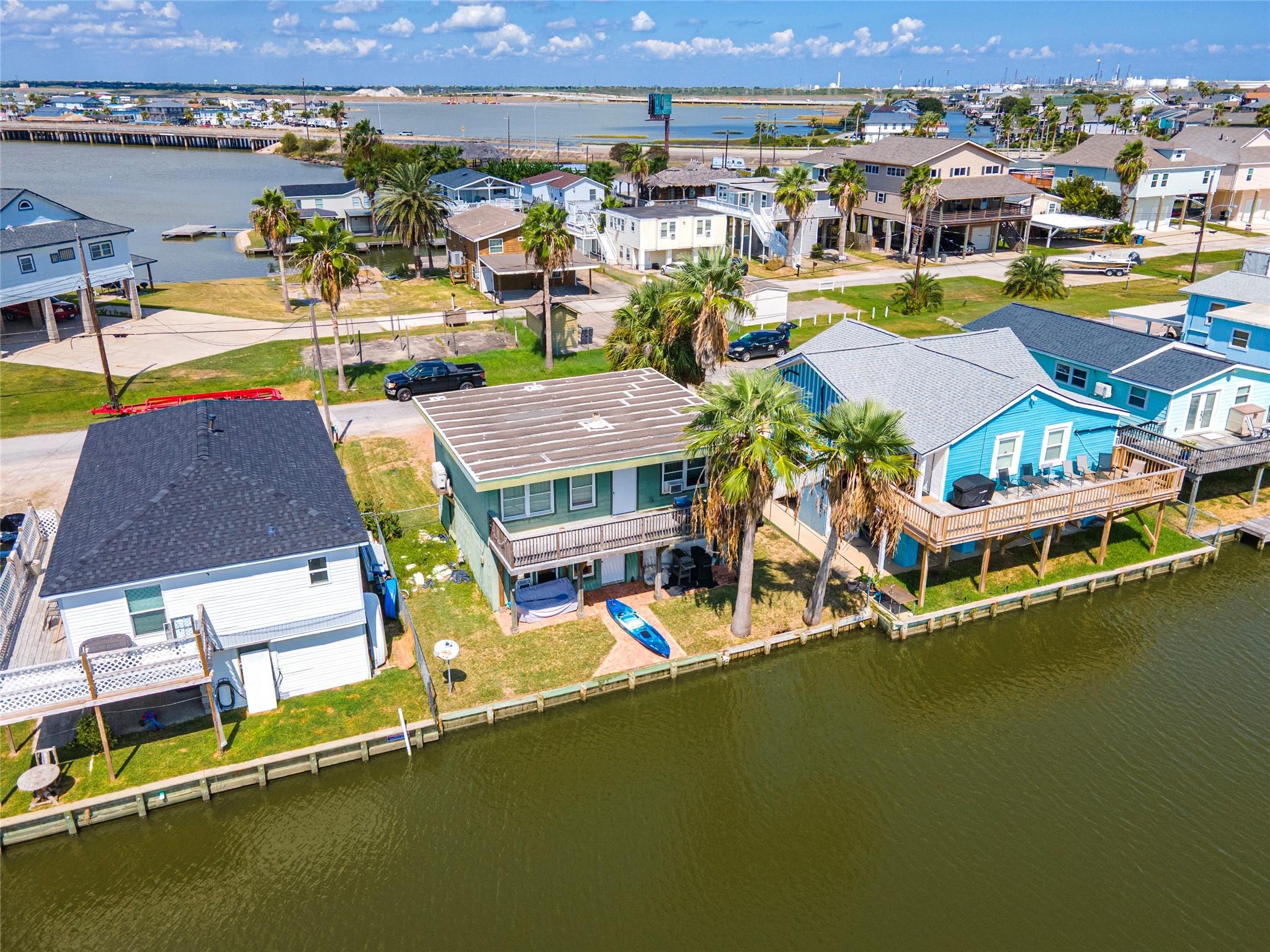 40 Lakeside Drive — photo