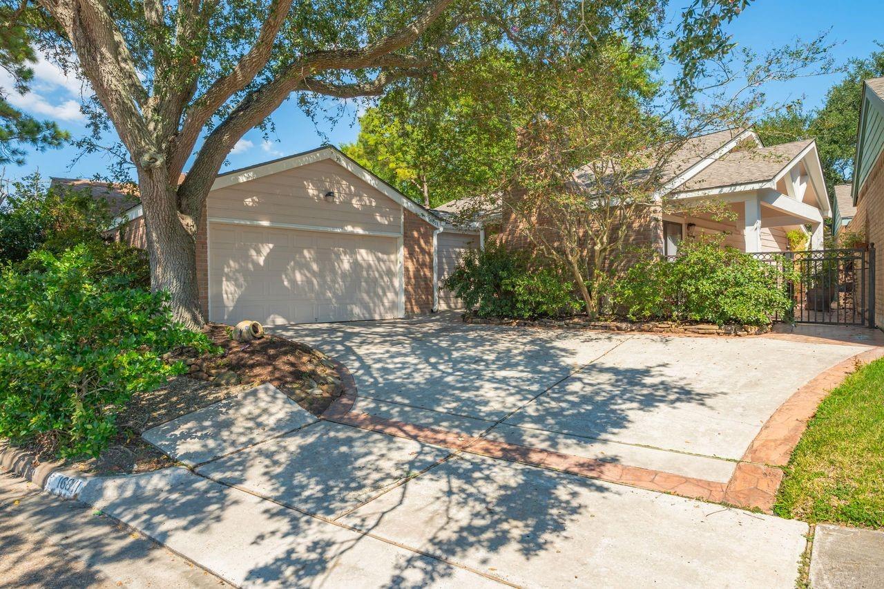 16811 Pinemoor Way — photo