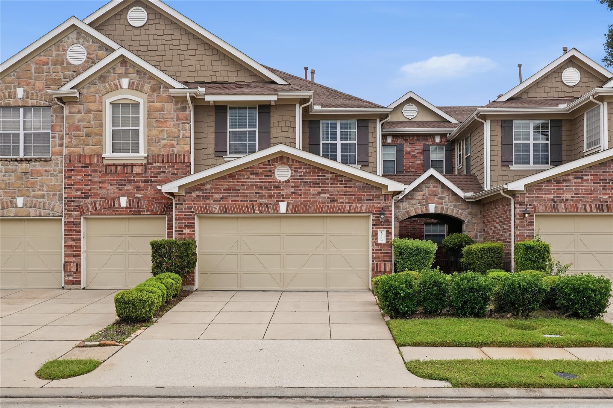 12114 Medina Lake Drive — photo