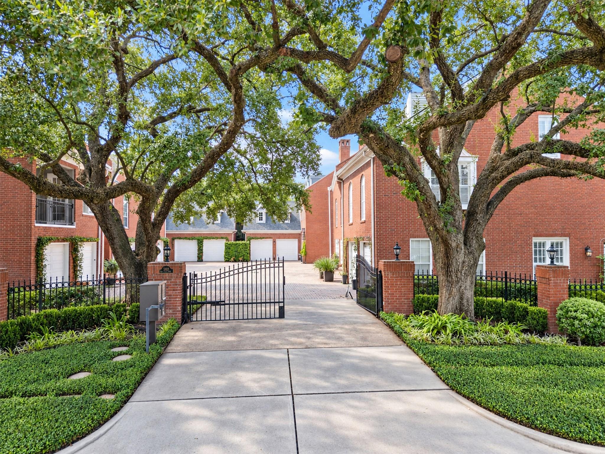 2902 W Lane Drive #G — photo
