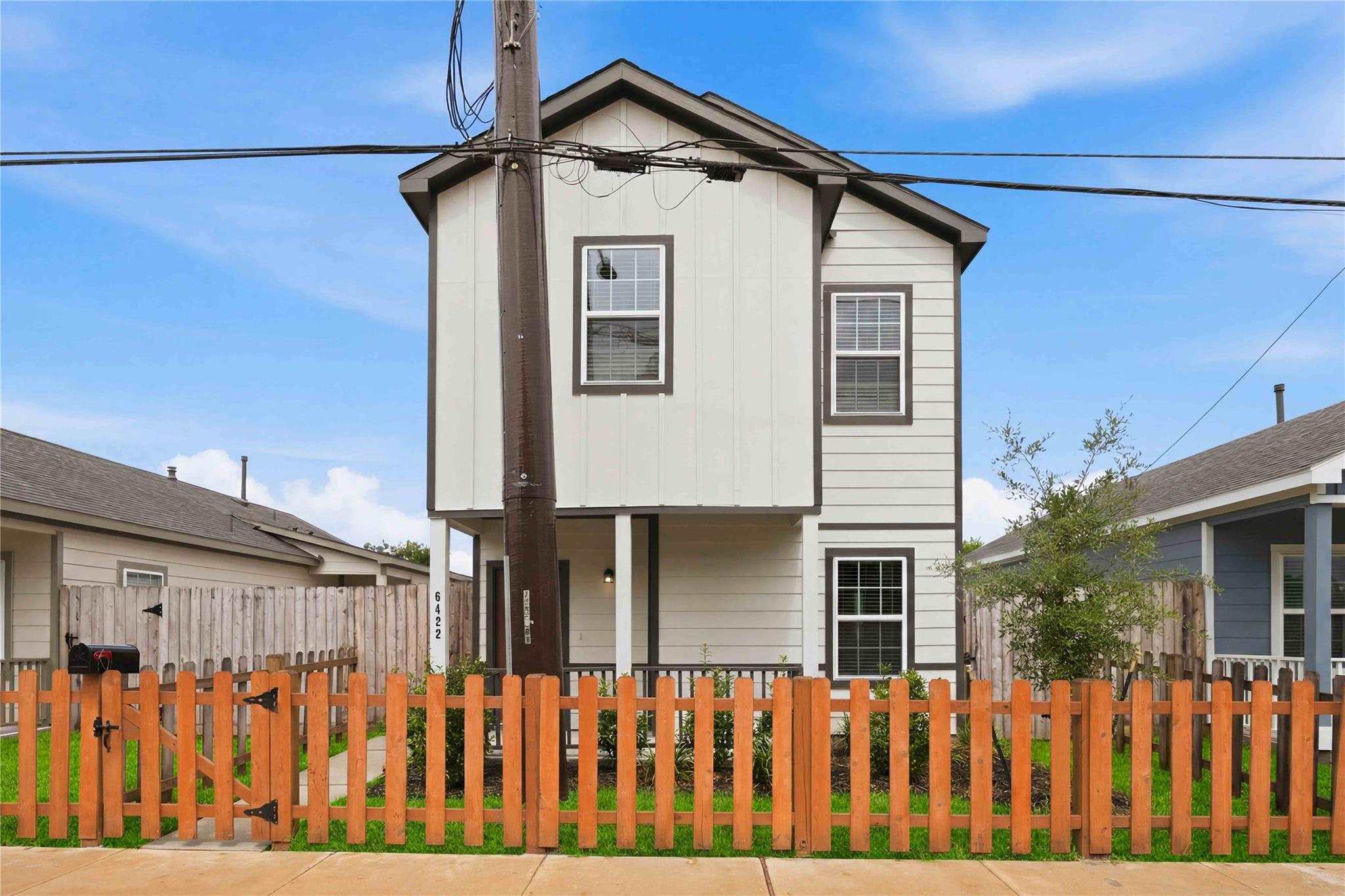 6422 Calhoun Road — photo