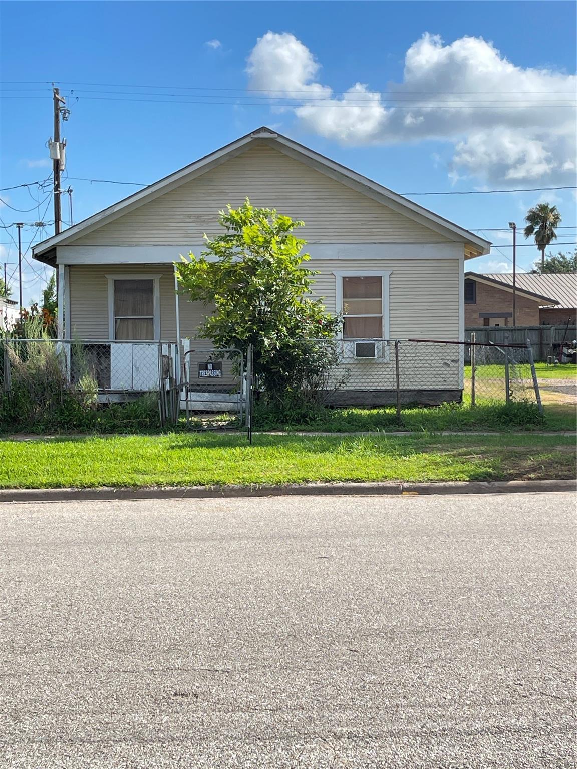 1022 W Broad Street — photo