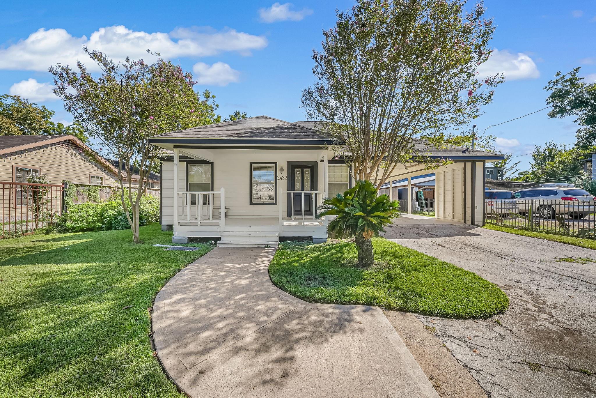 2422 Deutser Street — photo