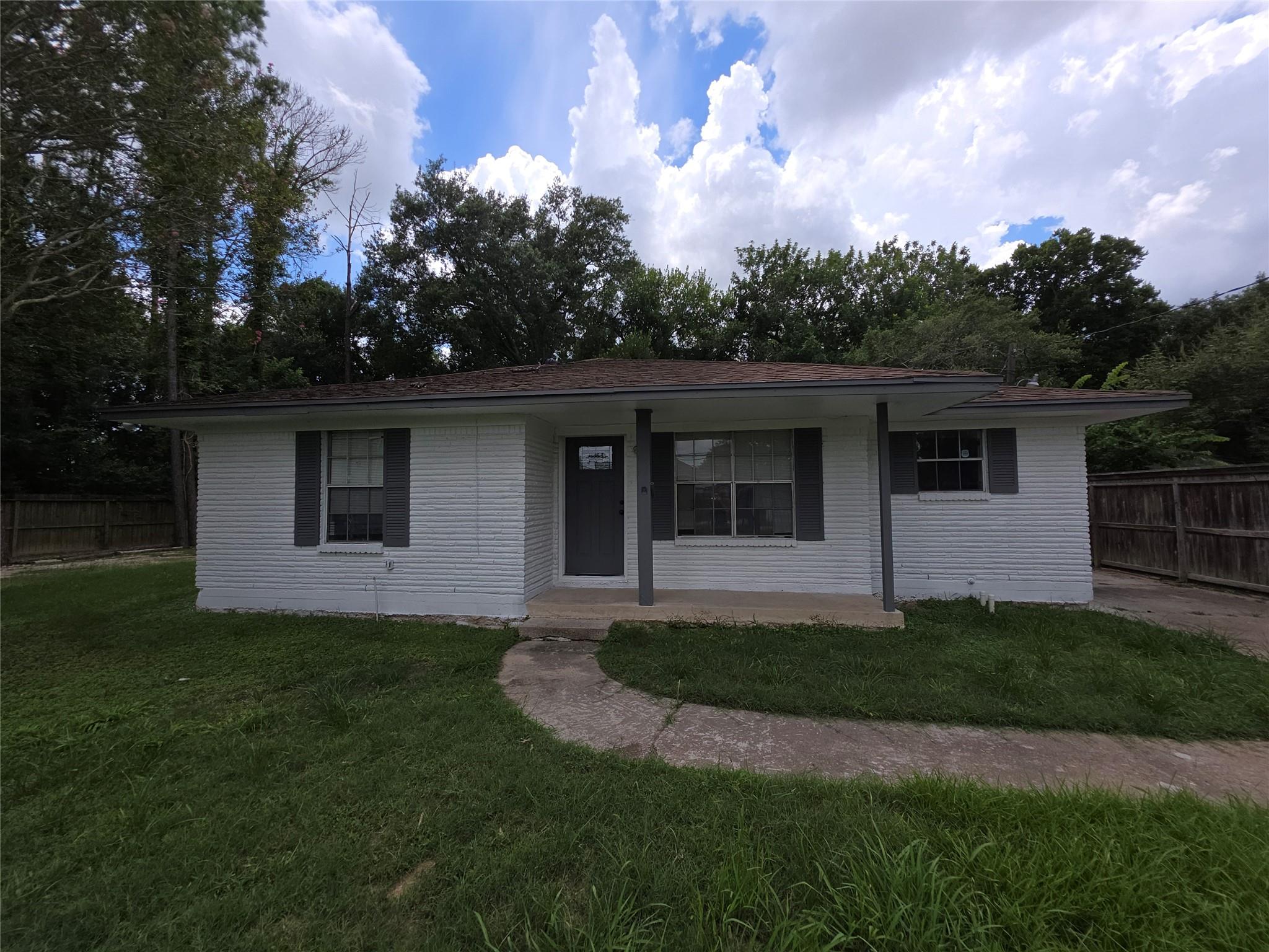 10424 Ballantine Street — photo
