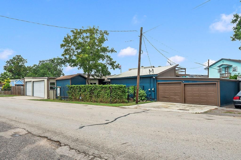 4415 W Bayshore Drive — photo