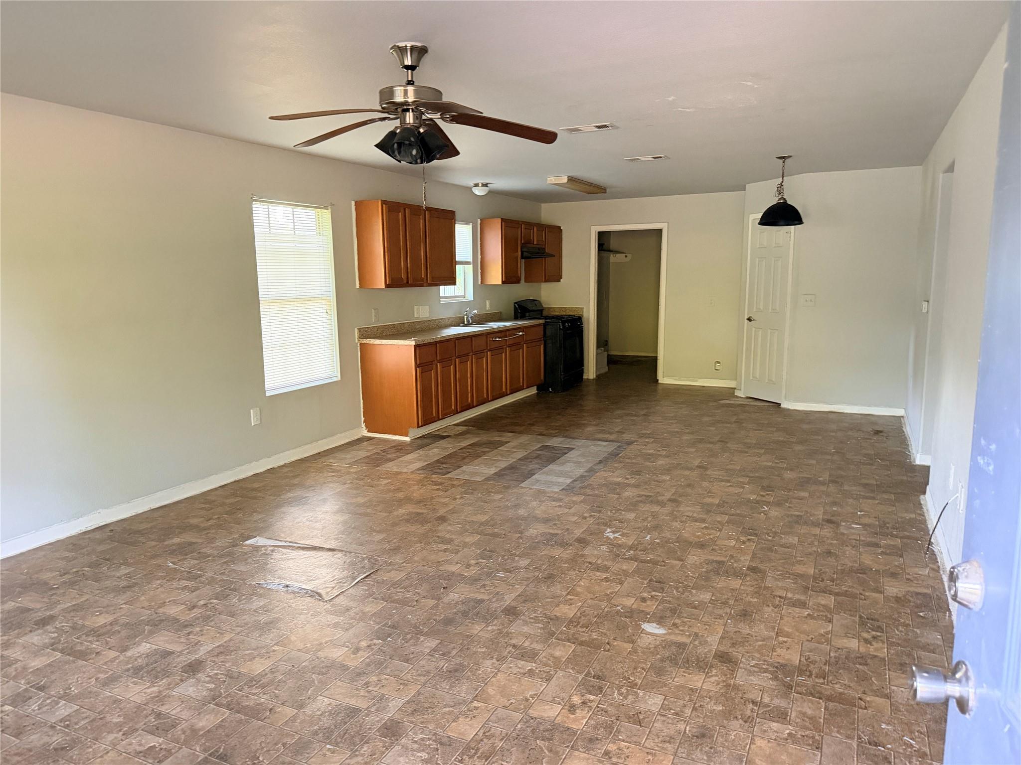 424 Baker Circle, Ames, TX 77575 — photo 3