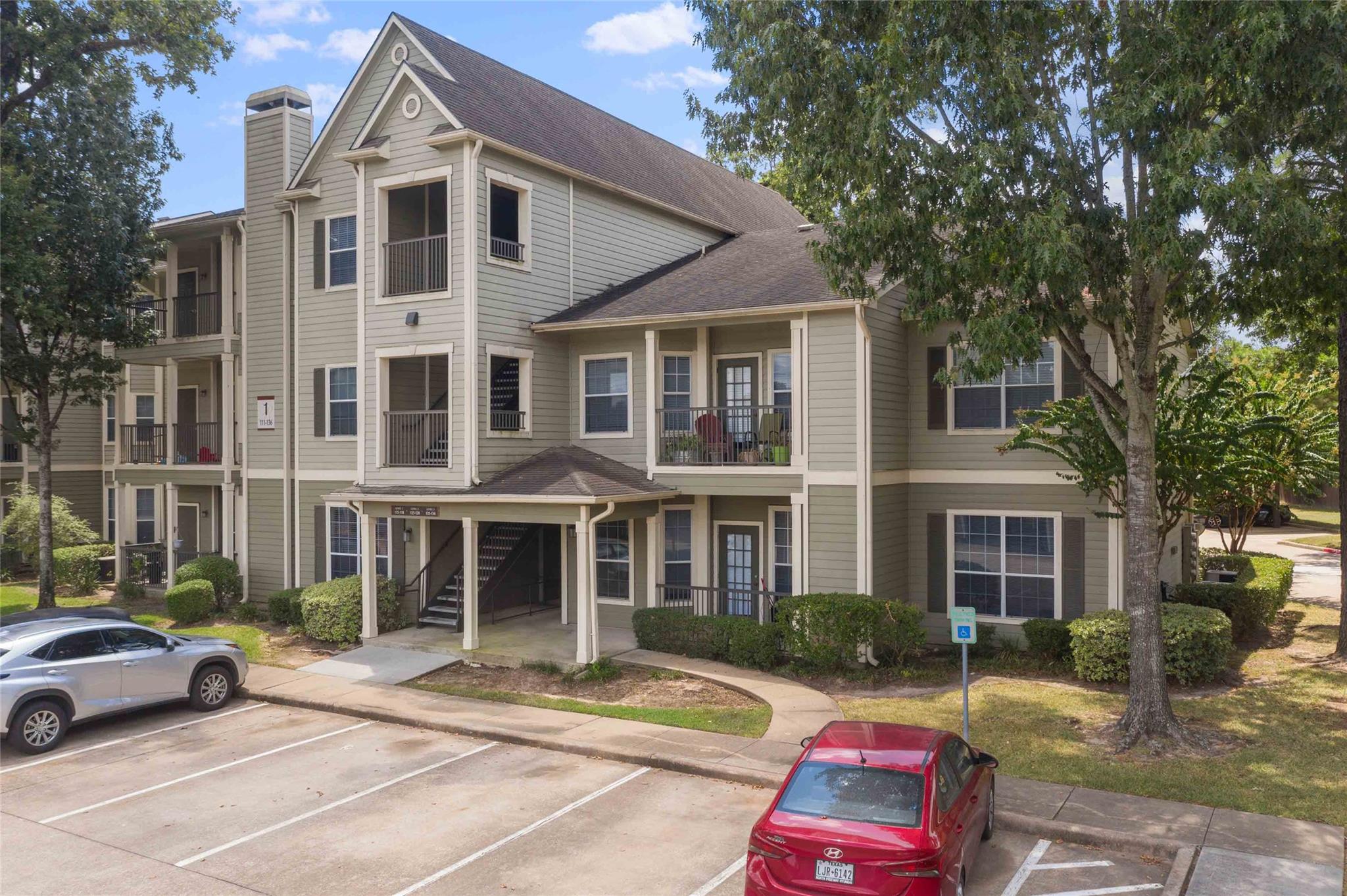 2400-1038 Spring Rain Drive — photo