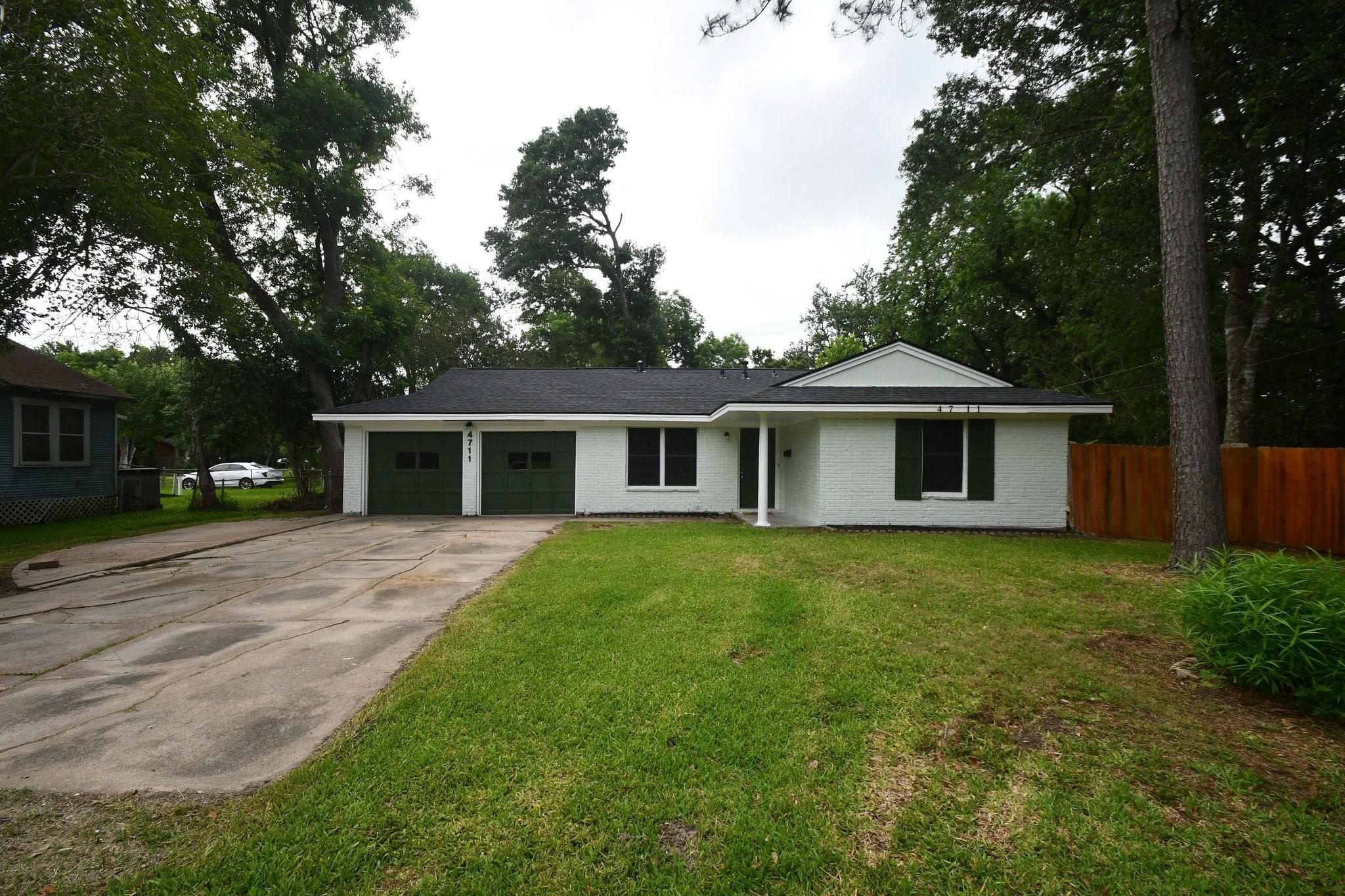 4711 Illinois Street — photo