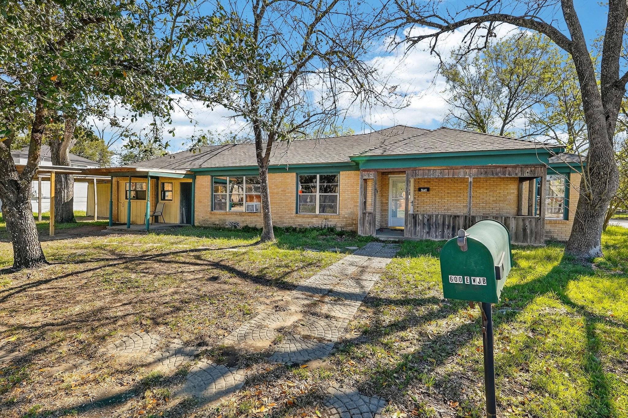 600 E William J Bryan Parkway — photo