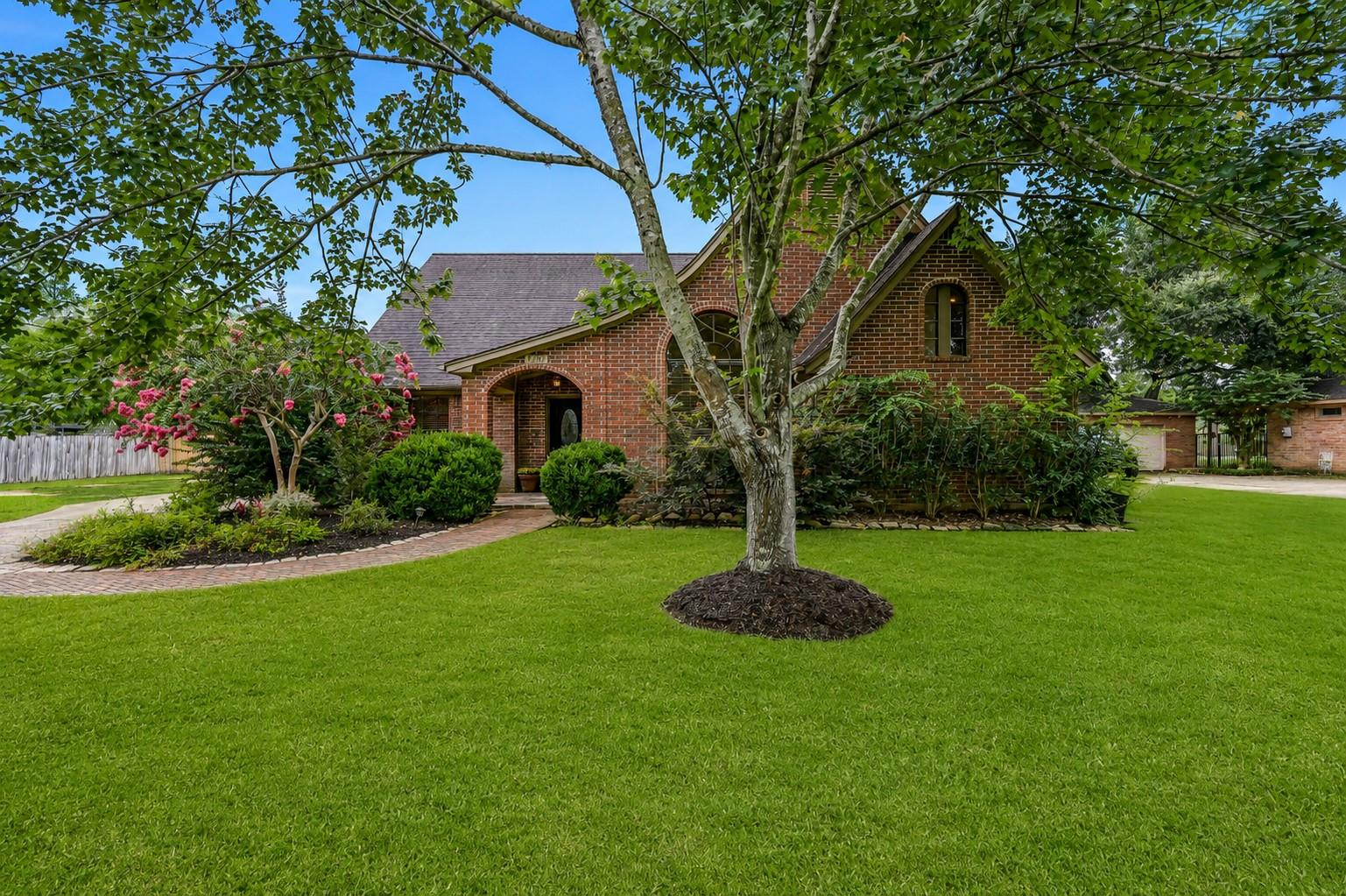 1207 W Edgewood Drive — photo