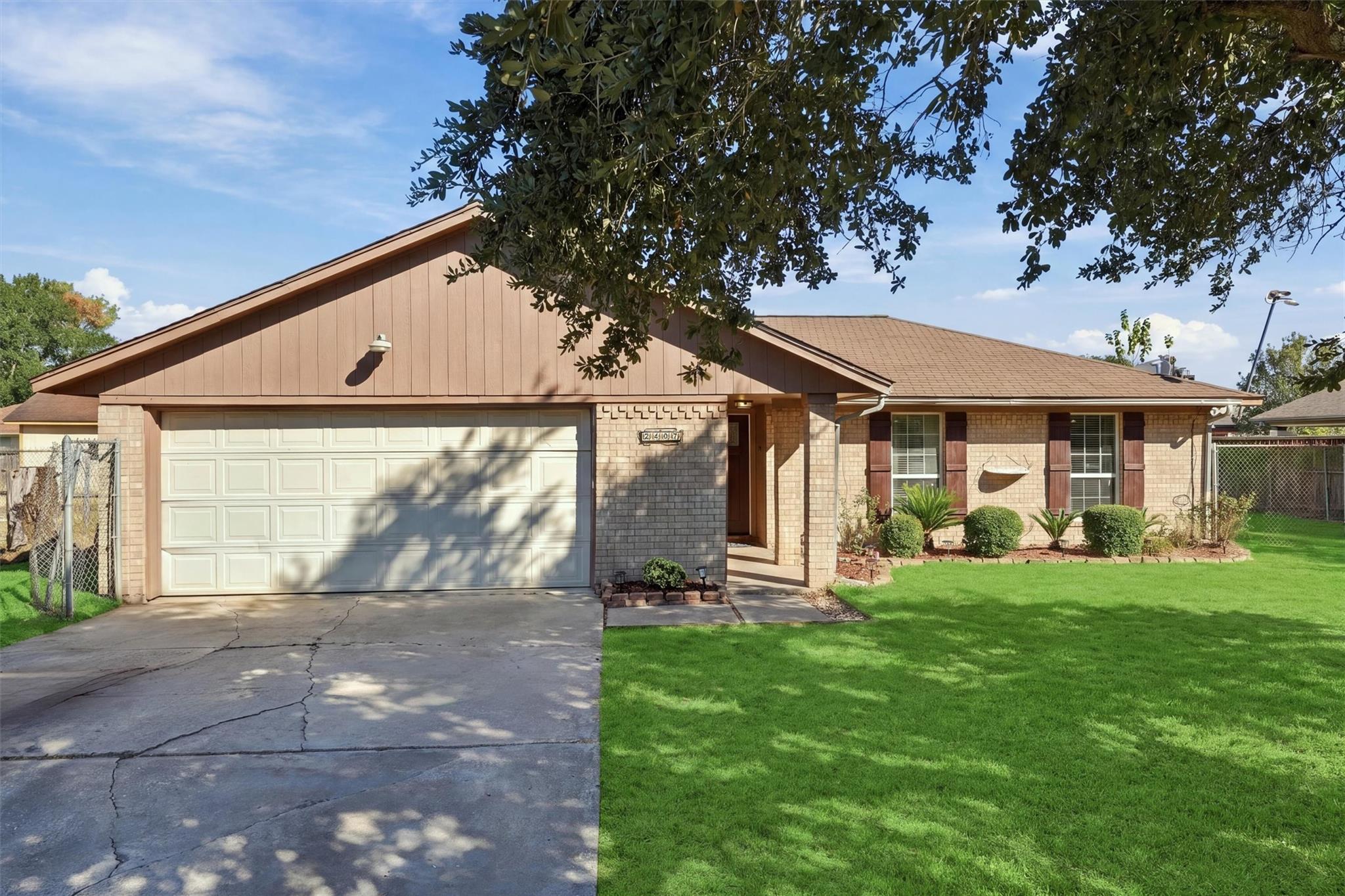 2407 Daffodil Street — photo