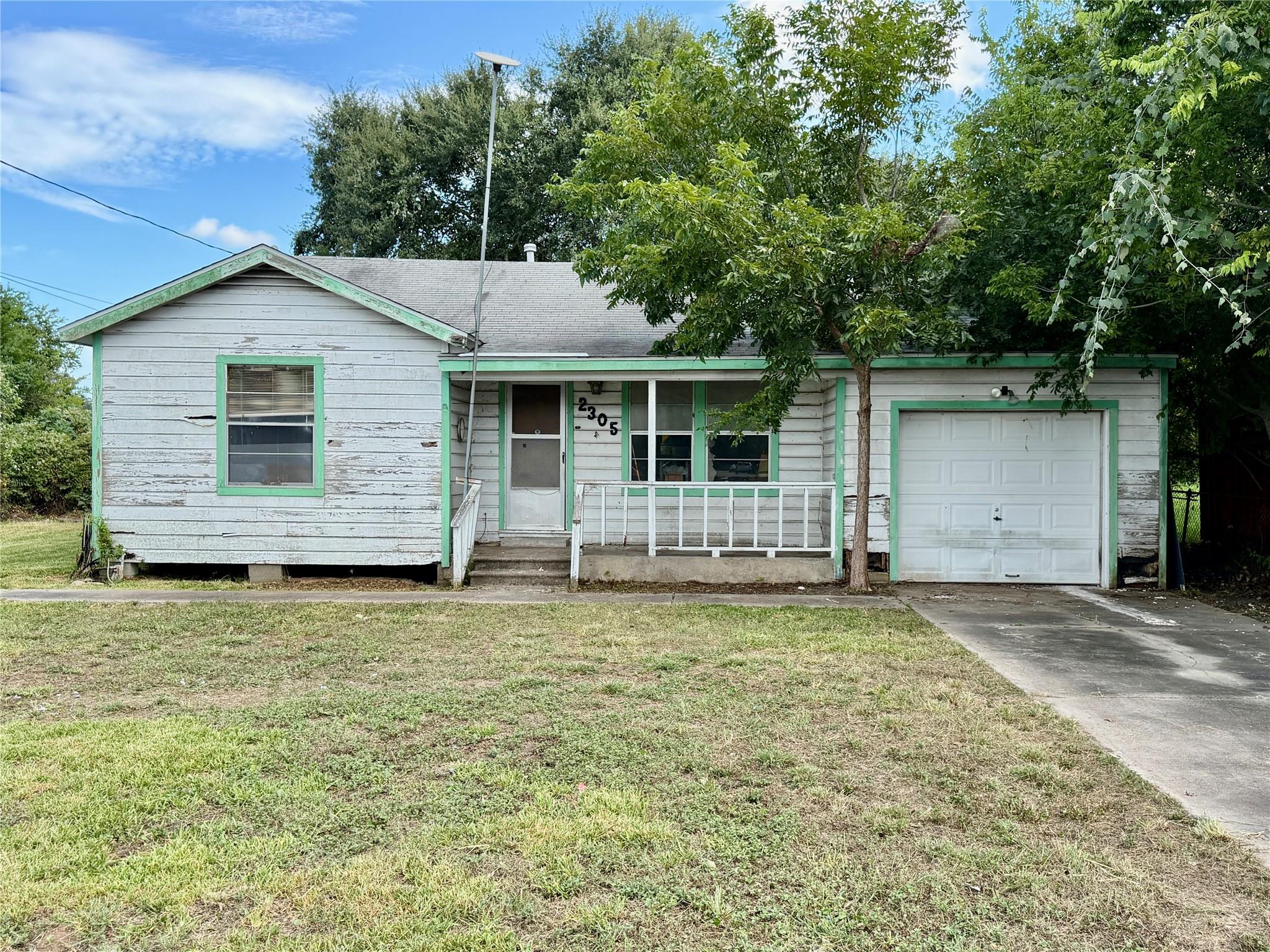 2305 Main Street — photo