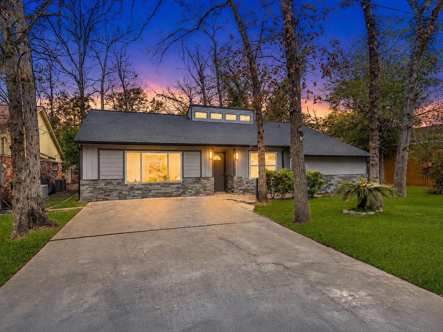 13 Moon Valley Court — photo