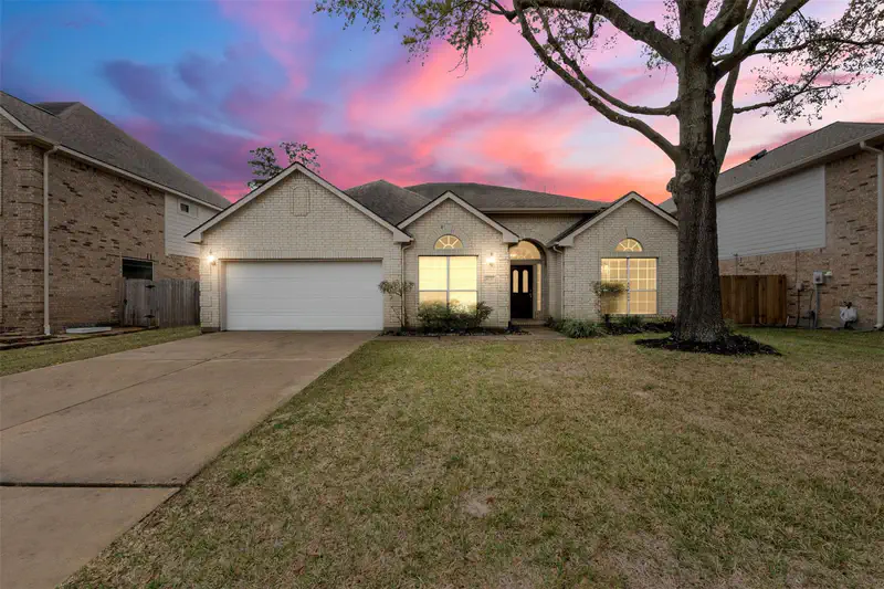9211 Memorial Hills Drive — photo