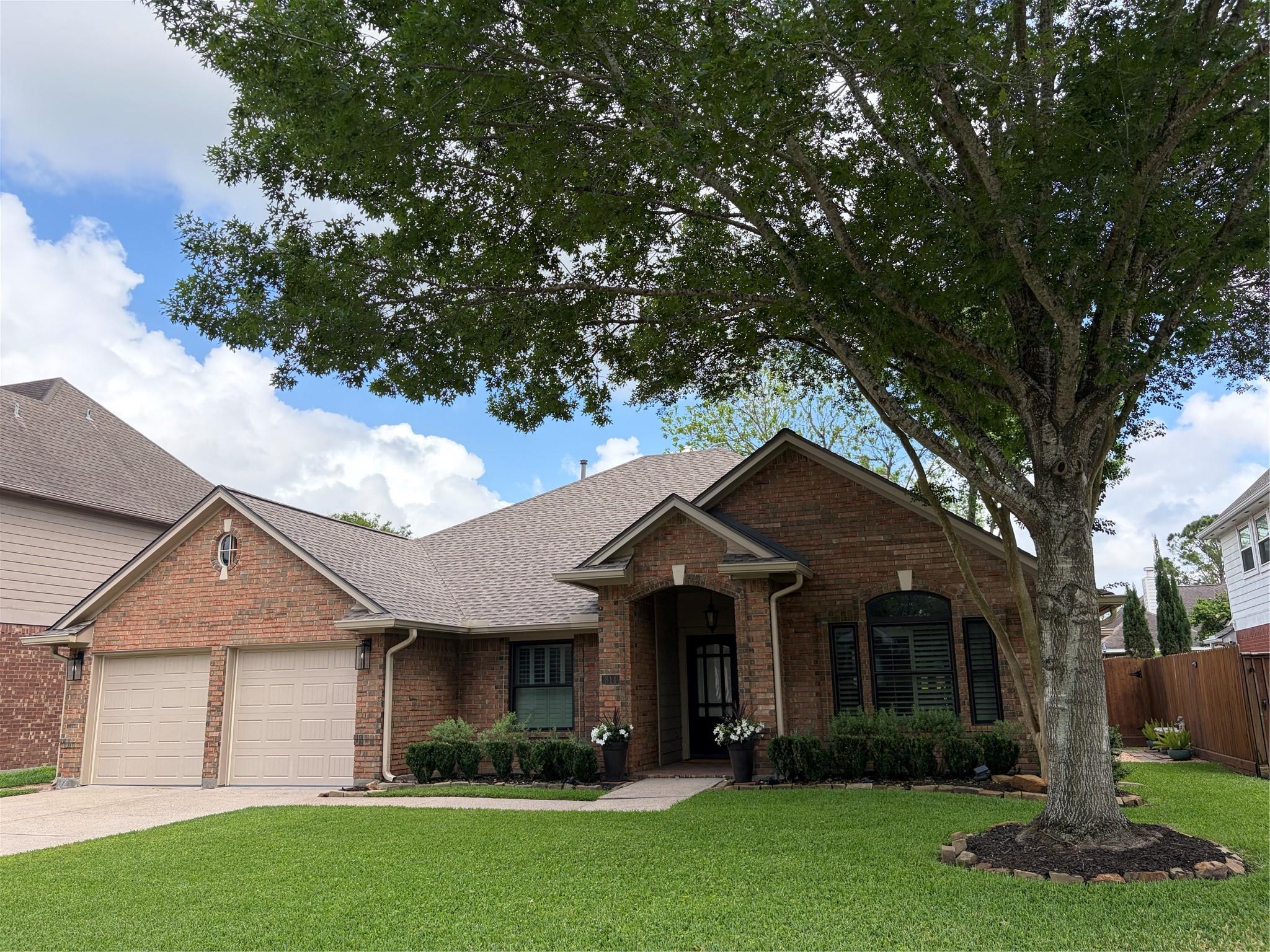 814 Maplewood Falls Court — photo