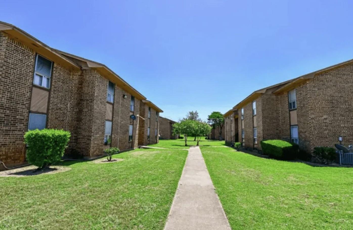 2000 Fourth Street, Hempstead, TX 77445 — photo 2