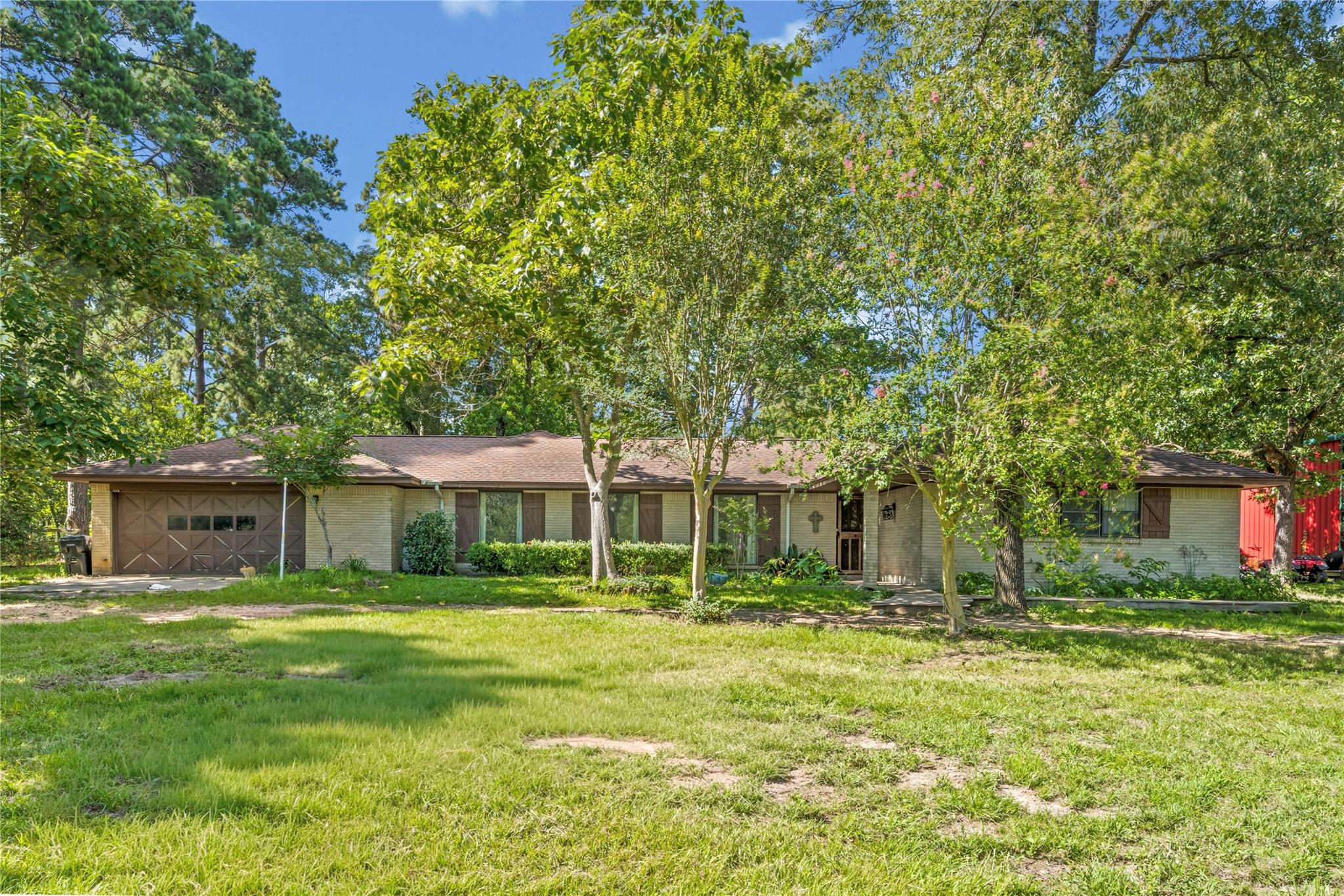 2342 Apache Drive — photo