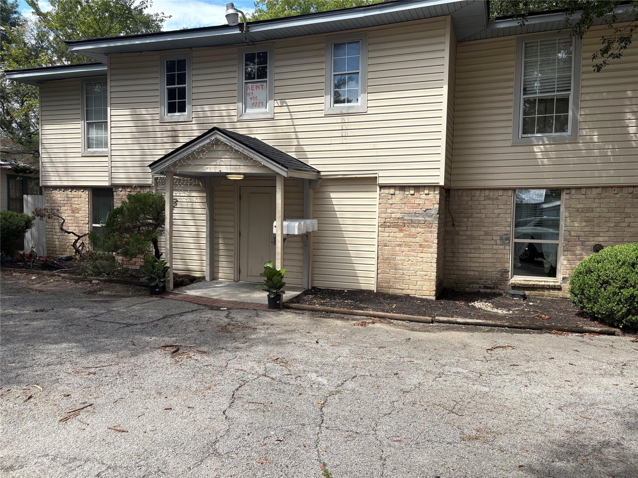 1209 N Roberson Street — photo