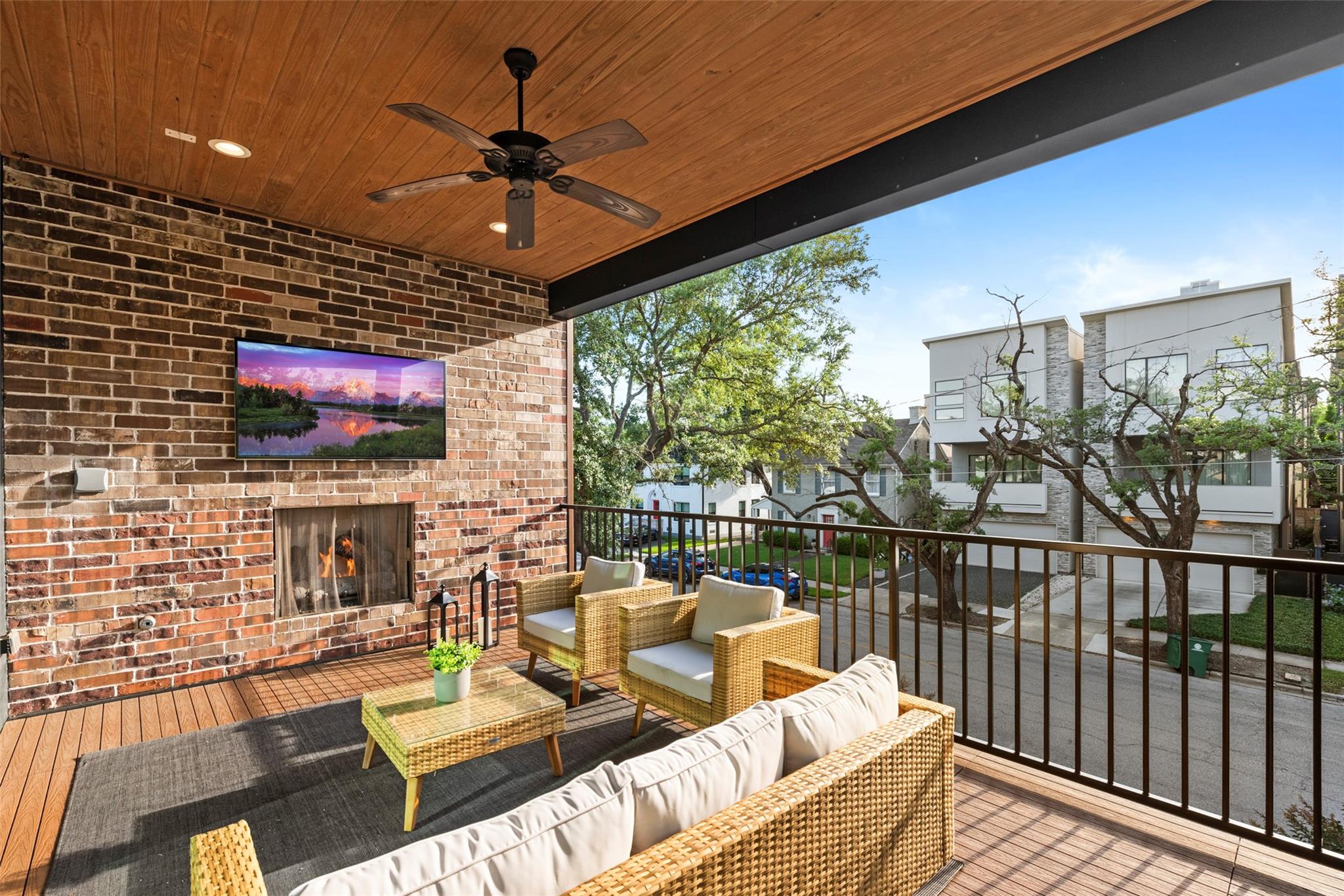 2621 Greenbriar Drive — photo