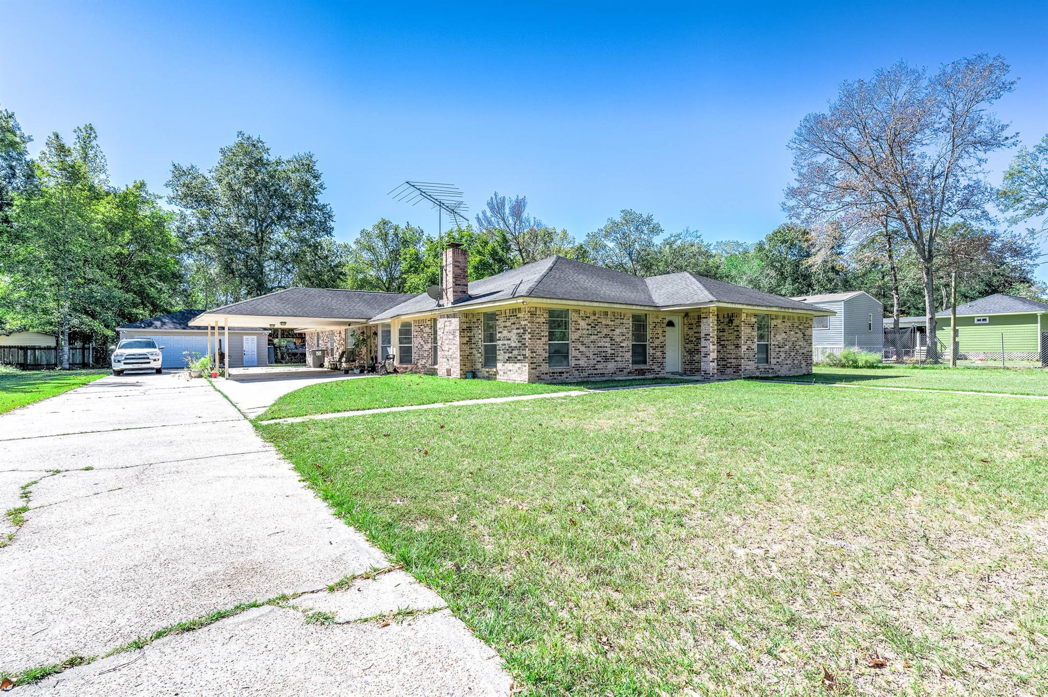 21478 Russell Drive — photo