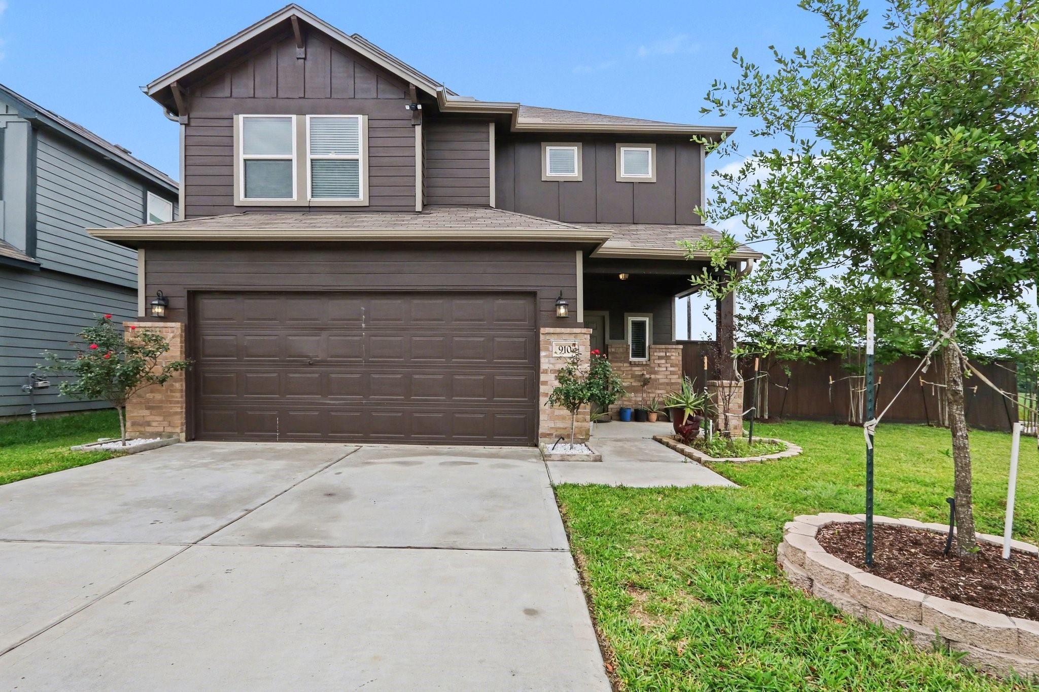 910 Steel Blue Drive — photo