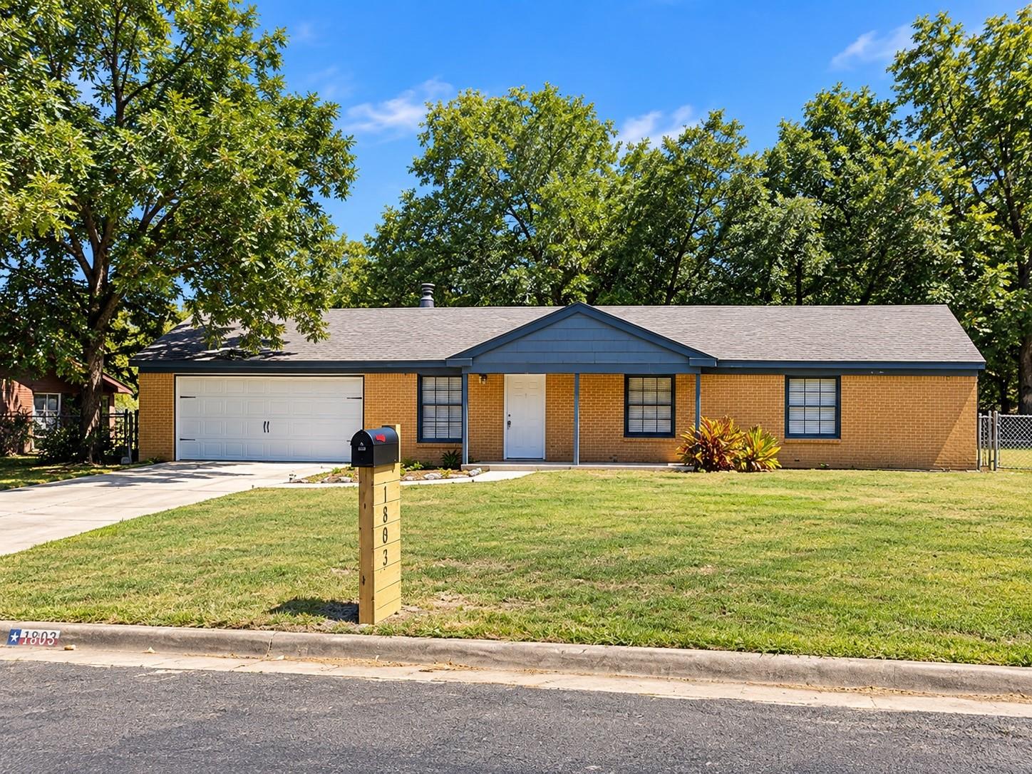 1803 Comanche Drive — photo