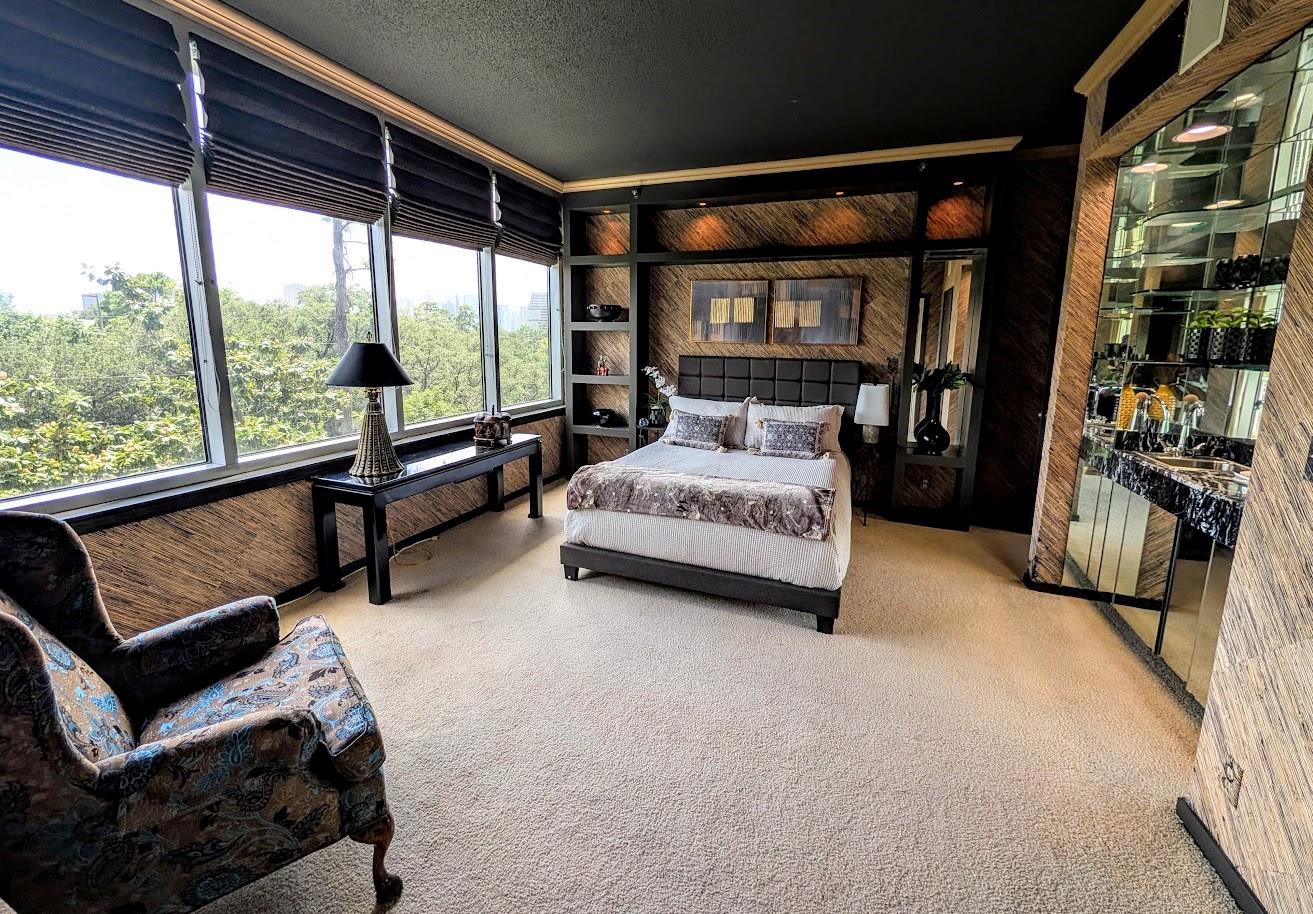 121 N Post Oak Lane #505 — photo