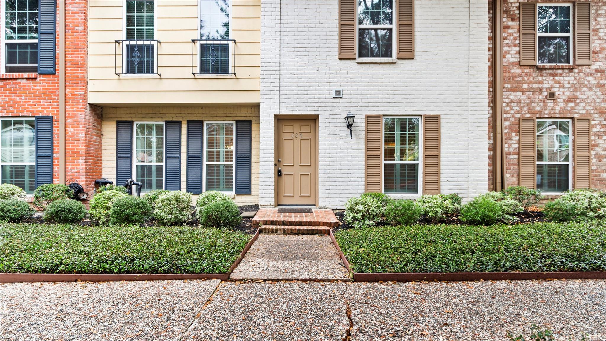 355 N Post Oak Lane #634 — photo